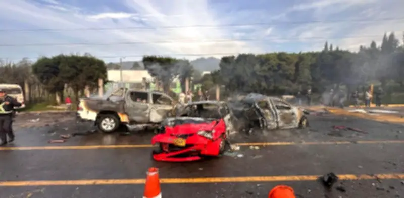 Cierre vial en corredor Ubaté-Zipaquirá tras incendio vehicular: Autoridades establecen rutas alternas