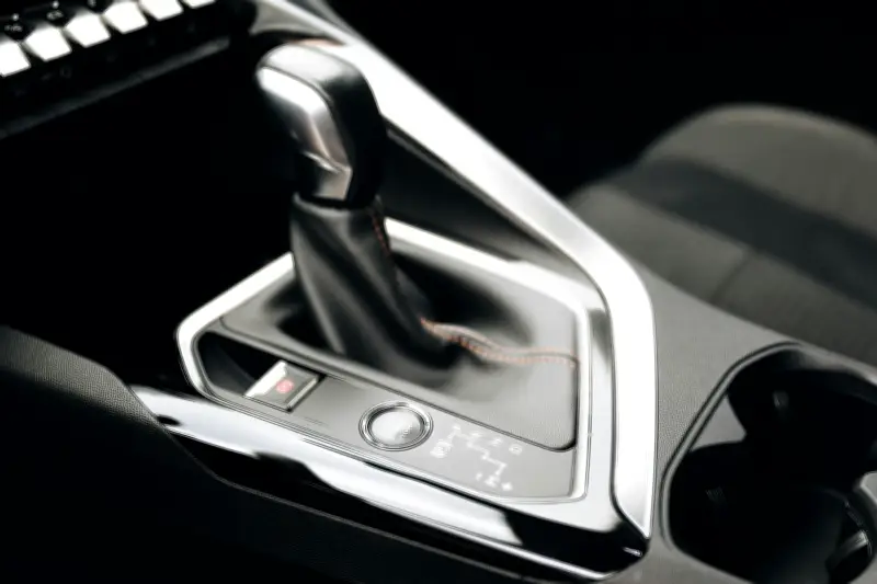 Cinco errores comunes que dañan la transmisión automática de tu vehículo