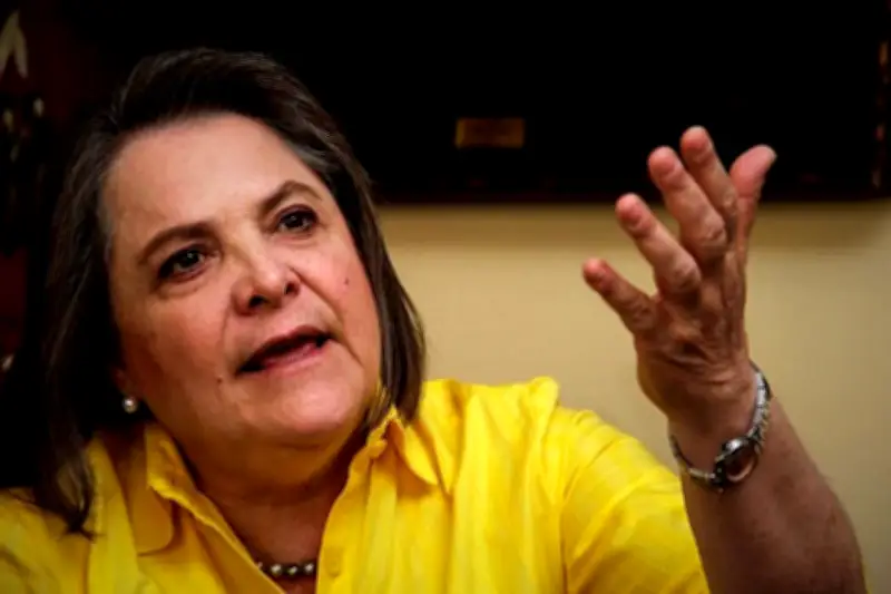 Clara López renuncia a candidatura presidencial y respalda a Iván Cepeda del Pacto Histórico