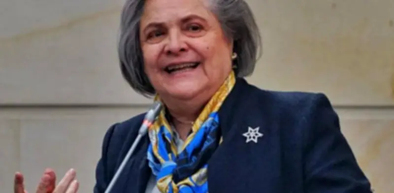 Clara López renuncia a su candidatura presidencial y respalda a Iván Cepeda