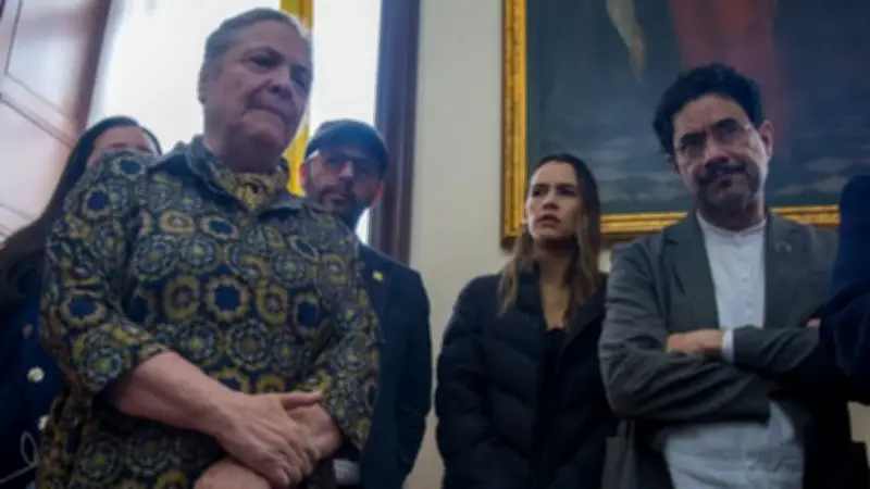 Clara López renunciaría a su candidatura presidencial para respaldar a Iván Cepeda