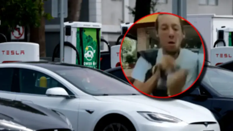 Cámara de Tesla capta robo de pieza en Cali: ladrón desmonta parte del vehículo