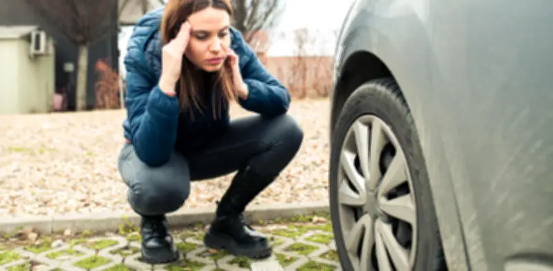 Cómo reparar una llanta pinchada en minutos sin desmontar la rueda: guía práctica