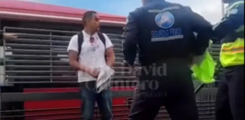 Colado ataca con tijeras a vigilantes de TransMilenio en estación Country Sur de Bogotá