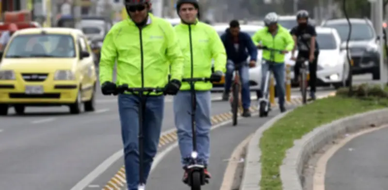 Colombia implementa regulación estricta para patinetas eléctricas: nuevas reglas y multas