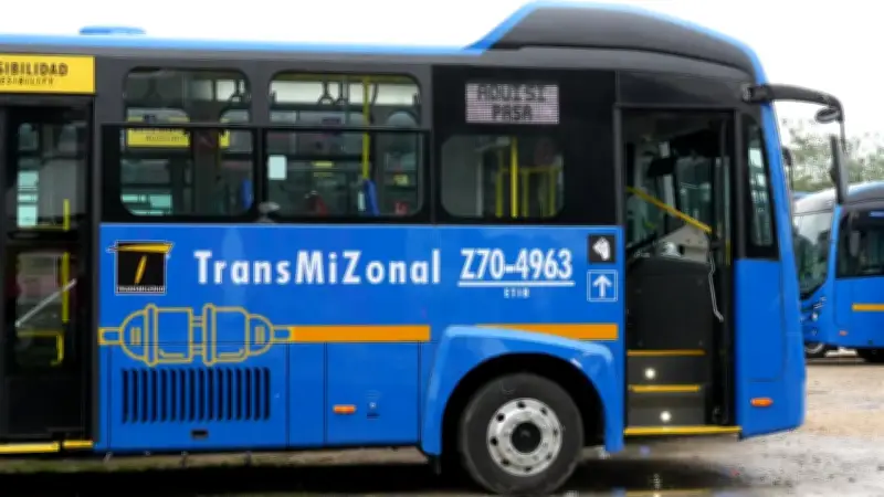 Colombia recibe 68 buses eléctricos ensamblados localmente con baterías de alta duración