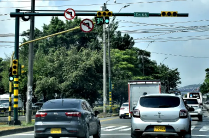 Concejal de Cali propone que Enruta asuma control de semáforos inteligentes tras fallas