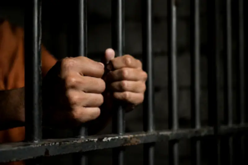 Condenan a 28 años a hombre que abusó de su hija y su hijastra en Santander