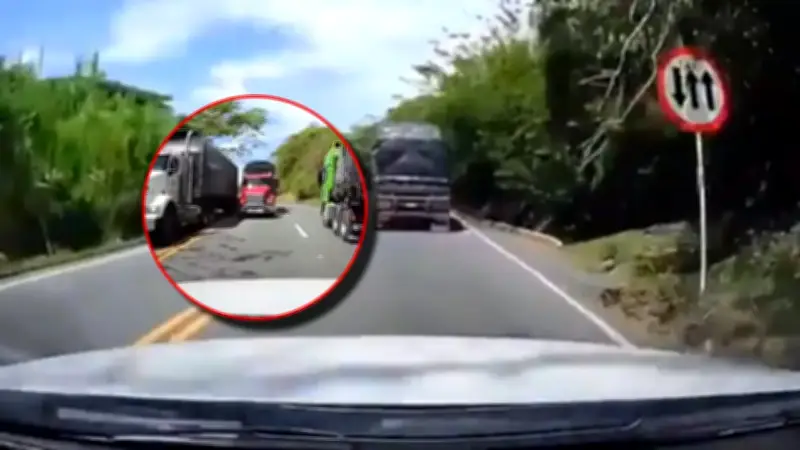 Conductor de tractomula adelanta de manera imprudente y casi provoca choque en carretera