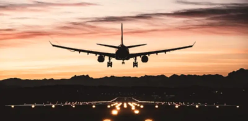 Conflicto en Medio Oriente dispara precio del petróleo y encarece tiquetes aéreos un 14%