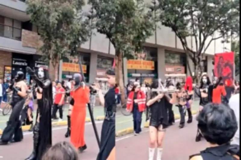 Confrontación en Viernes Santo: Marcha trans interrumpe Viacrucis en Bogotá