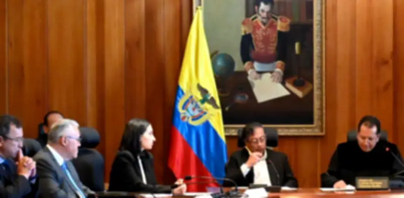 Consejo de Estado mantiene suspendido decreto de Petro sobre aumento del salario mínimo