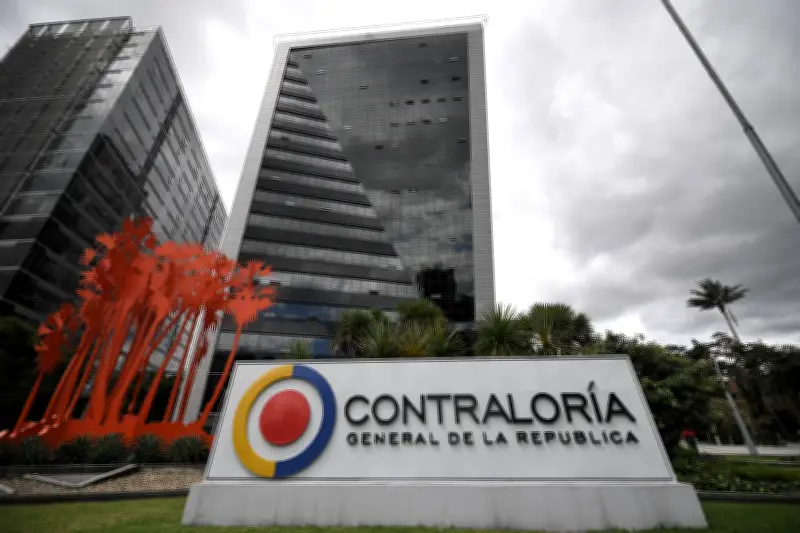 Contraloría halla irregularidades por $69.000 millones en becas con recursos de regalías