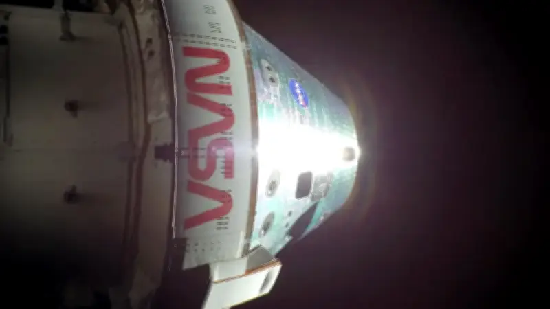 Cápsula Tripulada Artemis II Inicia Descenso Tras Separarse del Módulo de Servicio