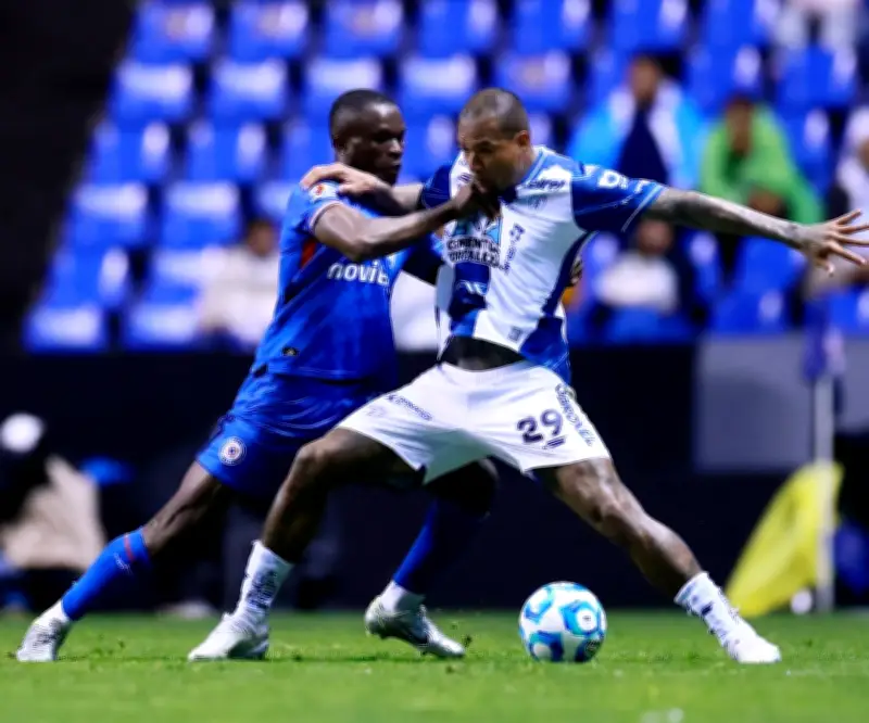 Cruz Azul golea 4-1 a Necaxa y cierra tercero en el Clausura mexicano