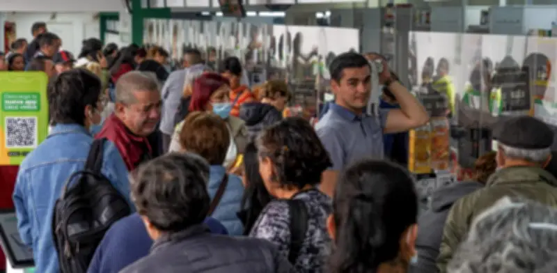 Cruz Verde cortará servicio de medicamentos a afiliados de Sanitas desde octubre de 2026