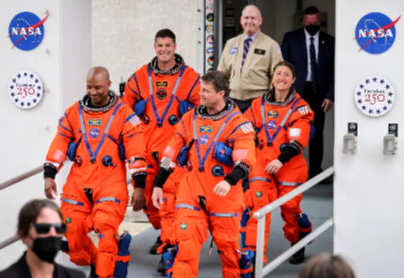 Cuatro astronautas inician misión histórica Artemis II para orbitar la Luna y superar récords espaciales