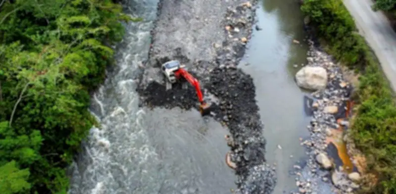 Cundinamarca atiende emergencia vial en Cucharal y busca habilitar paso en menos de tres horas