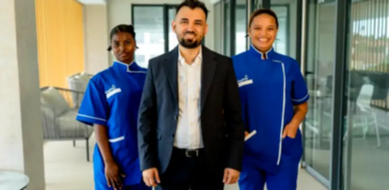 De hijo de empleada doméstica a fundador: startup colombiana dignifica el trabajo del hogar