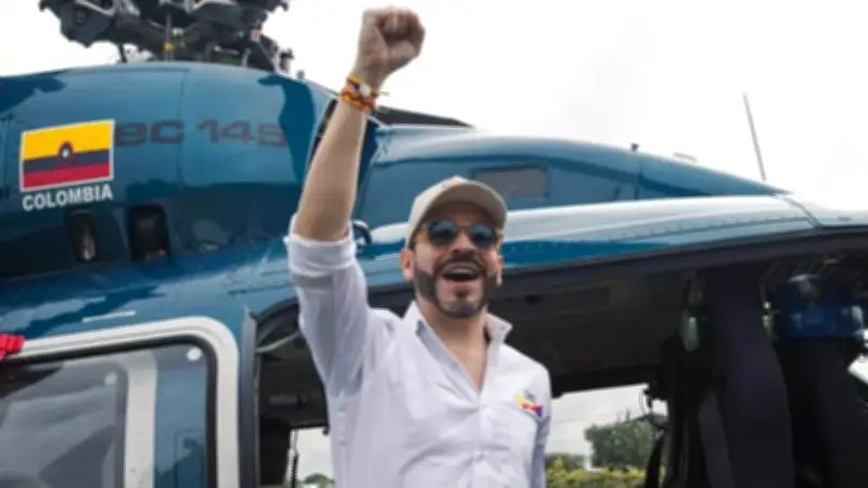 De la Esprilla denuncia que Petro busca silenciarlo tras acusación de acuerdo con Thomas Greg