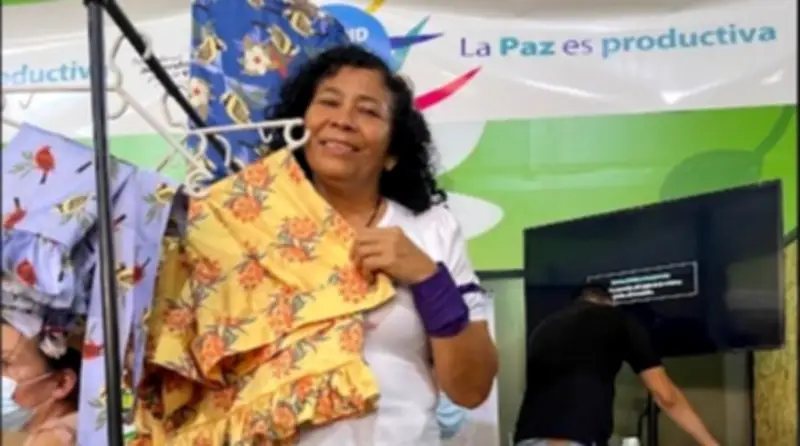 De la guerra a la moda: excombatiente teje paz en Catatumbo