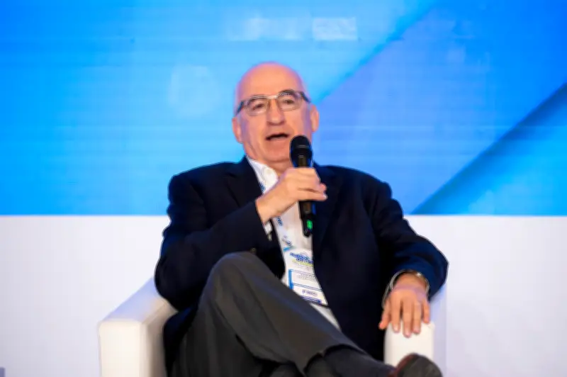 Decanos de economía de siete universidades privadas defienden la autonomía del Banco de la República