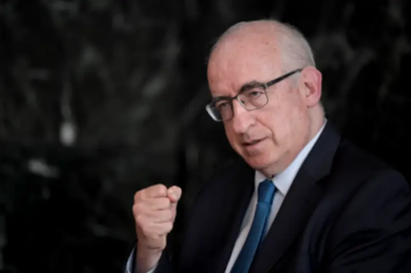 Decanos de Economía Defienden la Autonomía del Banco de la República Frente a Críticas del Ministro Ávila