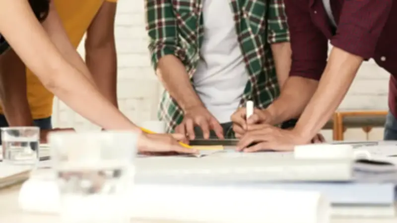 Decreto establece jornada laboral de 30 horas para estudiantes en prácticas en Colombia