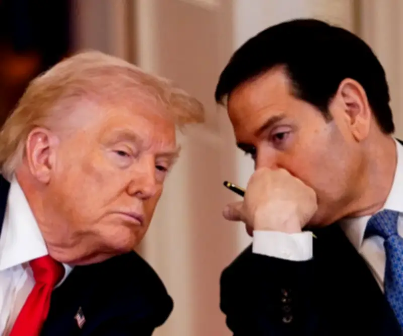 Demócratas buscan limitar poderes bélicos de Trump sobre Cuba