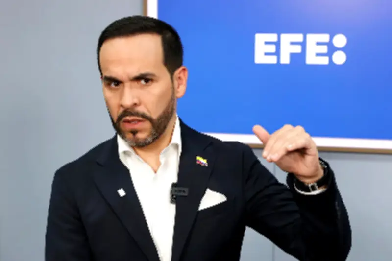 Denuncias de corrupción persiguen a candidato presidencial Abelardo de la Espriella