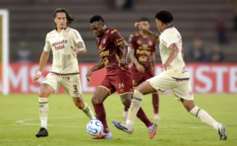 Deportes Tolima y Universitario empatan sin goles en debut opaco de Copa Libertadores