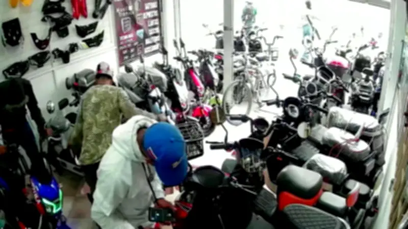 Desmantelan banda que aterrorizaba tiendas de motos eléctricas en Bogotá