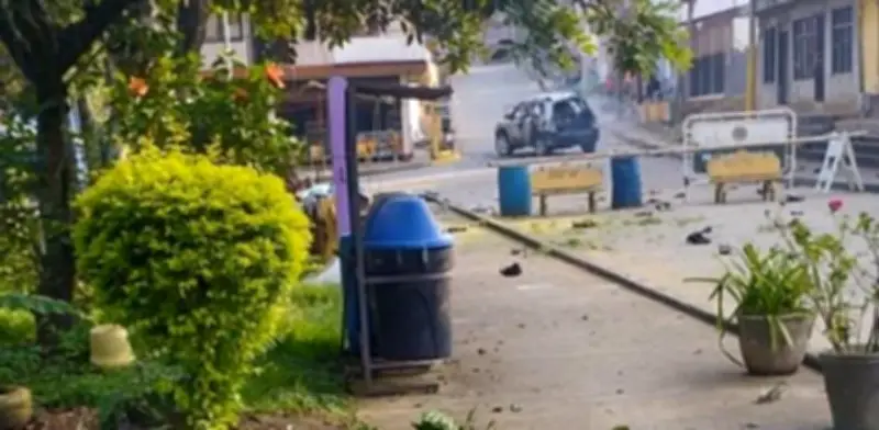 Disidentes atacan con drones y fusiles en Robles, Jamundí: 'Mordisco' siembra terror en el Valle del Cauca