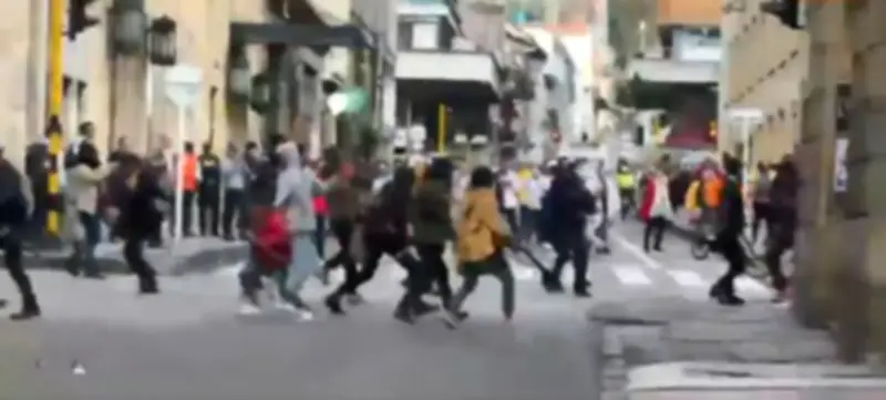 Disturbios entre emberá y UNDMO en Bogotá dejan un menor afectado