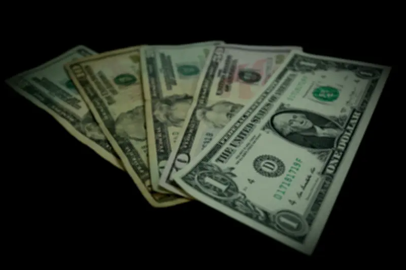 Dólar en Colombia cierra al alza en $3.576,10 tras jornada volátil