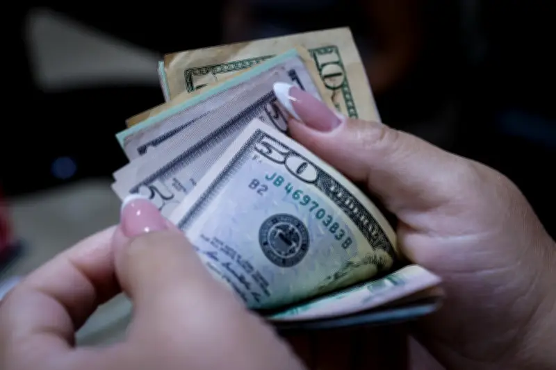 Dólar se fortalece en Colombia tras tensión entre Gobierno y Banco de la República