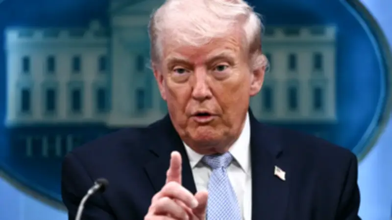 Donald Trump bromea sobre postularse a la presidencia de Venezuela y aprender español