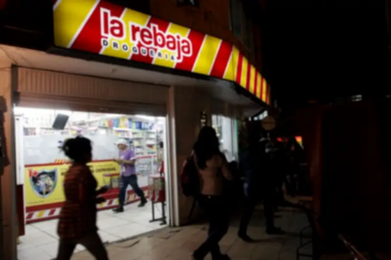 Drogas La Rebaja se transforma: locales pasarán a ser puestos de salud estatales