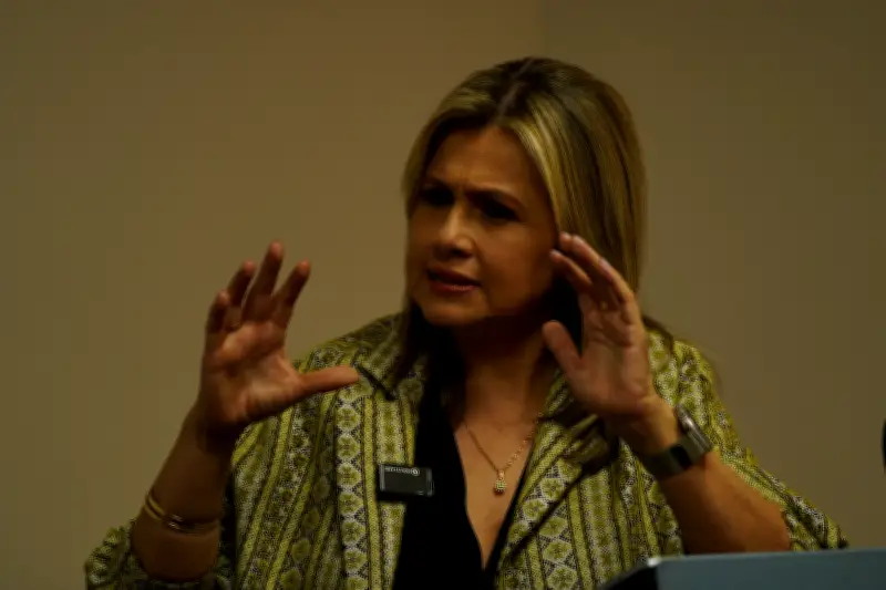 Edna Bonilla detalla propuestas de Fajardo y lanza referendo para blindar Constitución