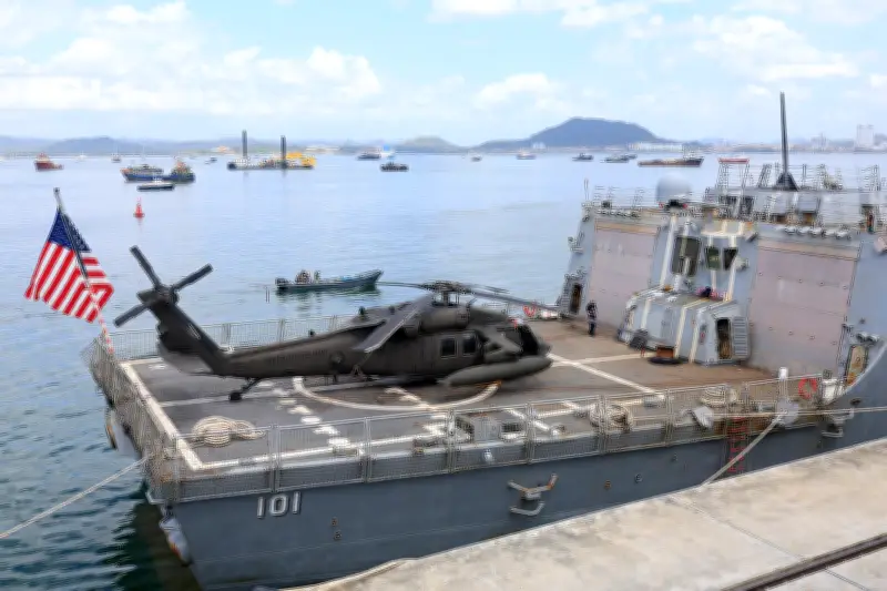 EE. UU. dona tres lanchas Zodiac a El Salvador por $1,2 millones