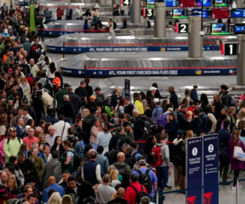 EE.UU. amenaza con paralizar aeropuertos en ciudades santuario por política migratoria