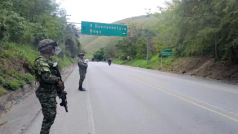 Ejército descarta explosivos en vía Dagua-Buenaventura y mantiene presencia