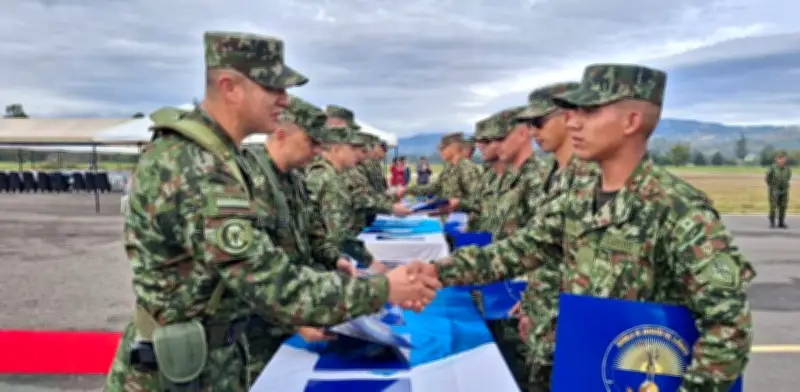 Ejército gradúa 105 operadores de drones para contrarrestar ataques con estos dispositivos