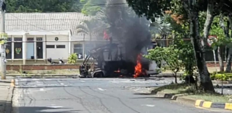 Ejército señala a disidencias de 'Iván Mordisco' por ataque con carro bomba en Cali