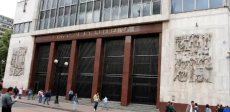 El alza de tasas del Banco de la República golpea el negocio bancario