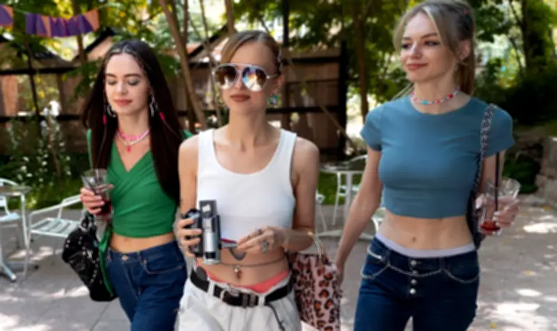 El cabello revive los años 90 en 2026 con volumen, mechas gruesas y cuidado capilar