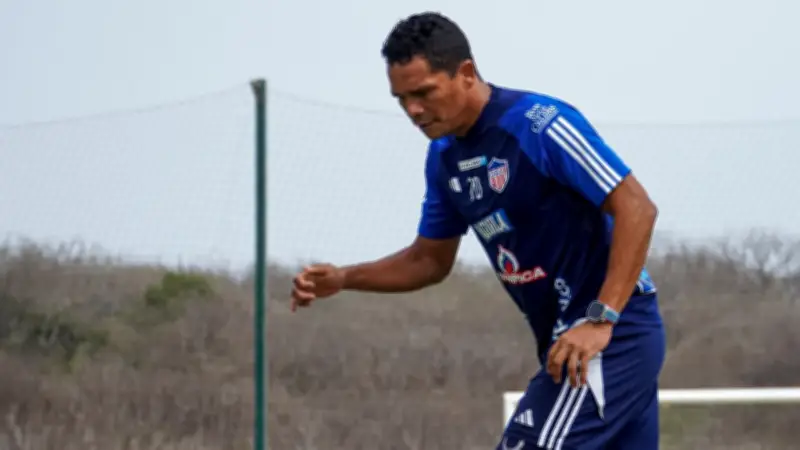 El misterio de Carlos Bacca en Junior: ¿Por qué el delantero estrella sigue en la banca?