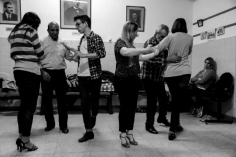 El tango como terapia innovadora para pacientes con Parkinson en hospital argentino