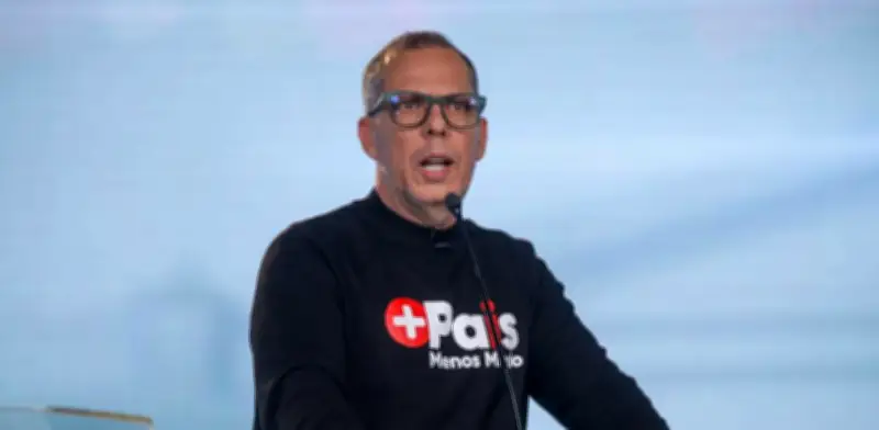 Embajador Alfredo Saade denuncia uso no autorizado de vehículo oficial por chef en Brasilia