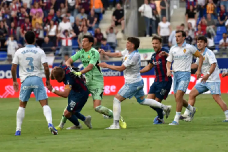 Esteban Andrada recibe sanción histórica de 13 partidos por agresión en España